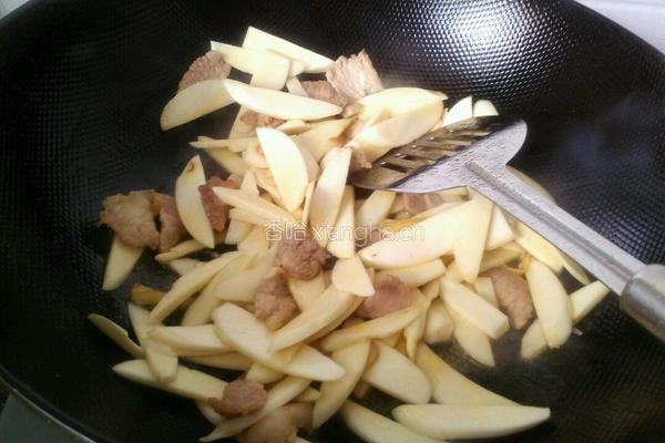 青椒肉片炒茭白的做法图解3
