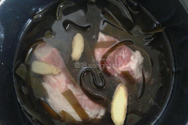 筒骨海带汤的做法图解2