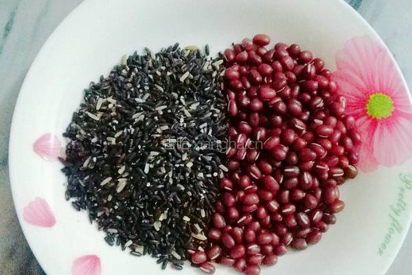 珍珠红豆黑糯米粥的做法图解1