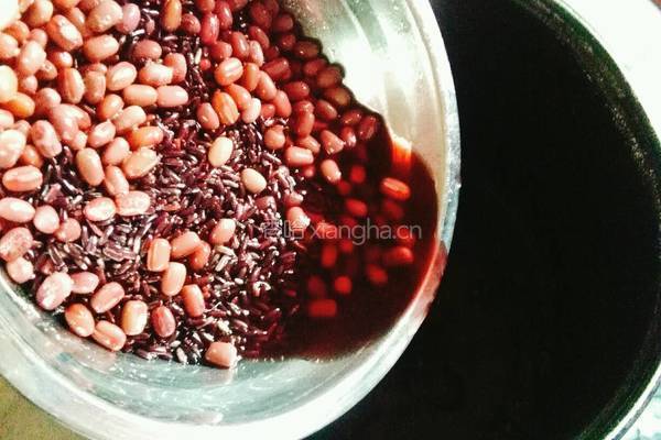 珍珠红豆黑糯米粥的做法图解3