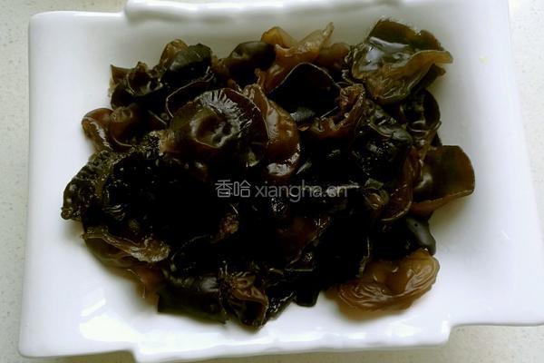 木耳炒鸡蛋的做法图解2