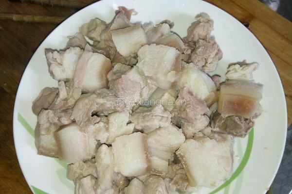 香菇炖肉的做法图解1