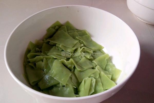 土豆炒面片的做法图解2