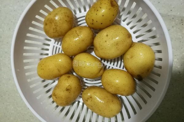 麻辣小土豆的做法图解1