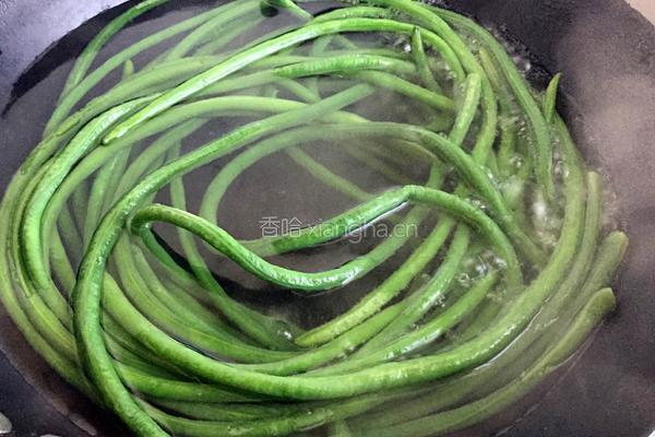豇豆酿虾肉的做法图解3