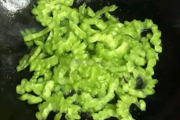苦瓜炒肉的做法图解5