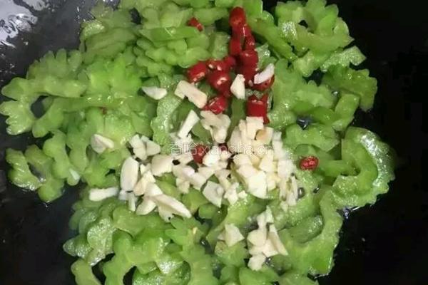 苦瓜炒肉的做法图解6