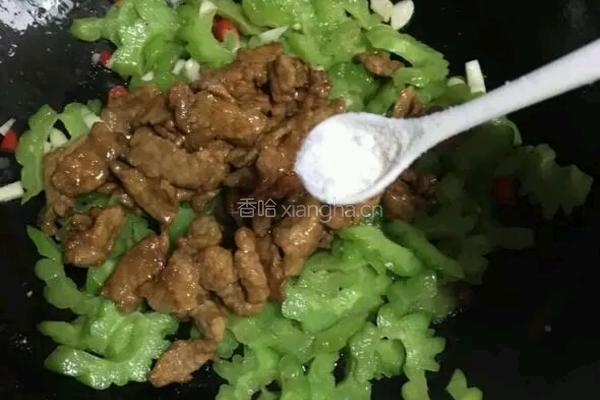 苦瓜炒肉的做法图解7