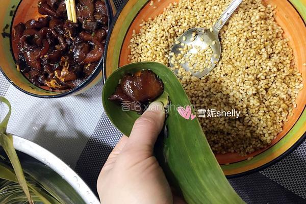 咸蛋黄肉粽的做法图解4