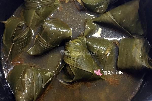 咸蛋黄肉粽的做法图解7