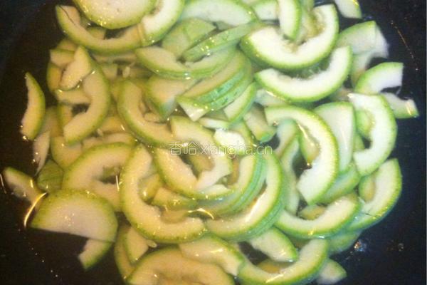 生瓜香菇炒肉的做法图解4