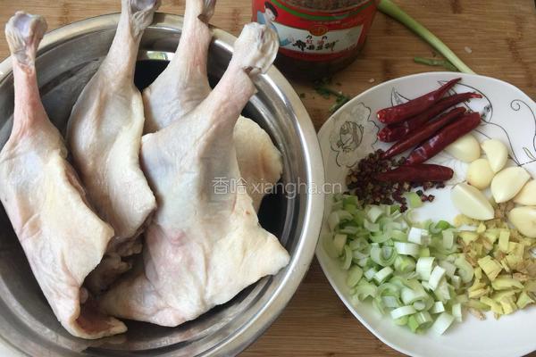 魔芋烧鸭的做法图解1