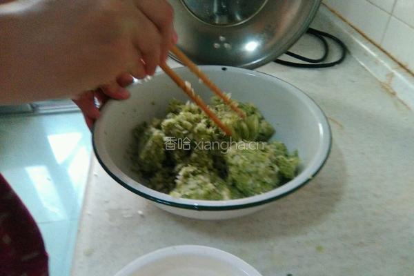 猪肉白菜饺子的做法图解4