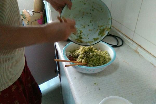 猪肉白菜饺子的做法图解5