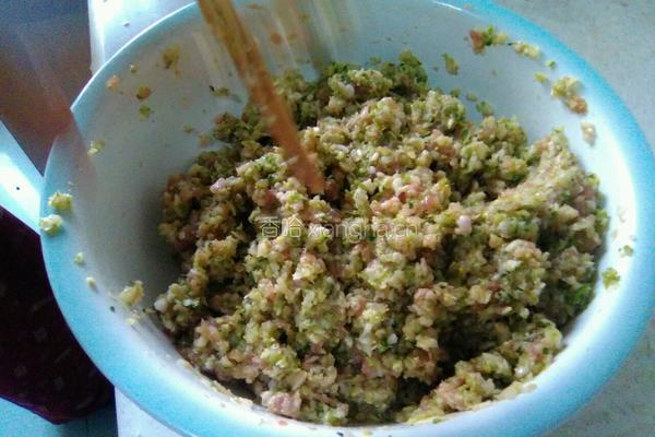 猪肉白菜饺子的做法图解7