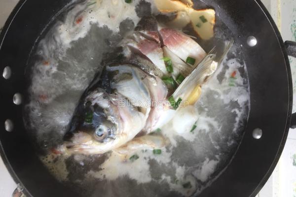 香鲜鱼头豆腐汤的做法图解5