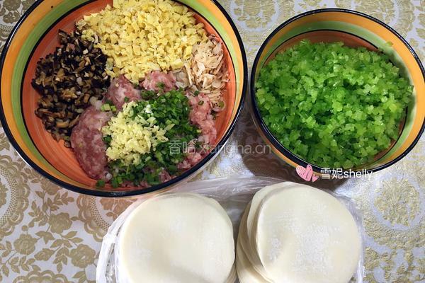 手工水饺——芹菜香菇鲜肉馅的做法图解1