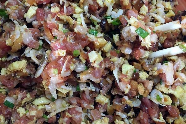 手工水饺——芹菜香菇鲜肉馅的做法图解2