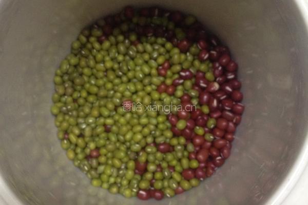 红豆绿豆糖水的做法图解1