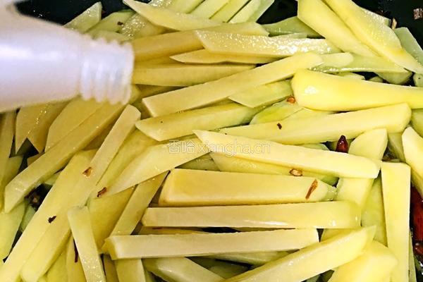 酸辣土豆条的做法图解5