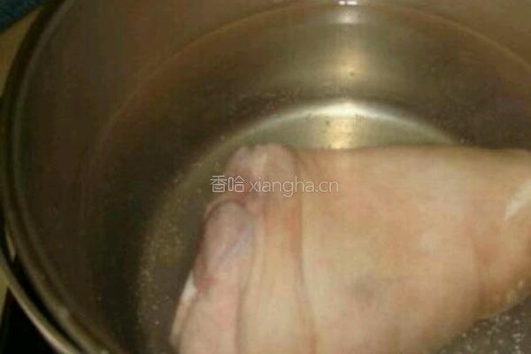 酱汁肘子的做法图解1