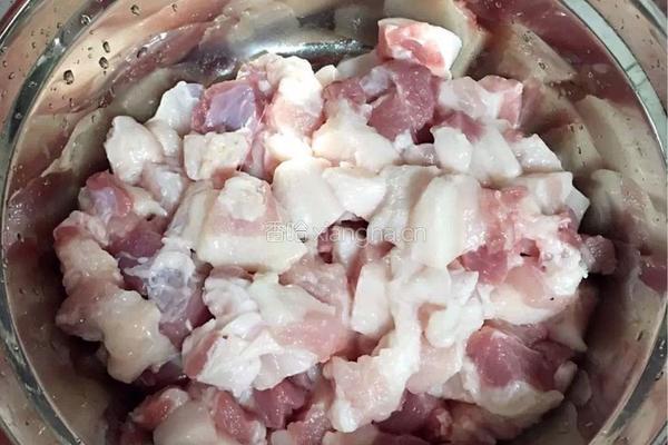 菠萝咕噜肉的做法图解1