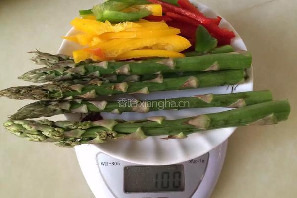 芦笋煎蛋饼的做法图解2