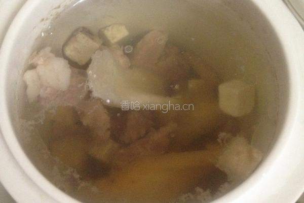 白茯苓麦冬山药炖瘦肉的做法图解5