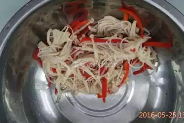 金针菇翡翠卷的做法图解9