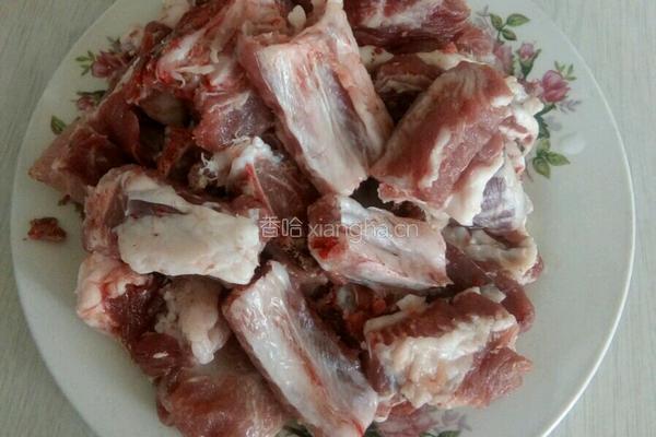 红烧排骨豆腐泡的做法图解1