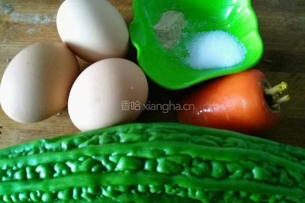 苦瓜煎蛋的做法图解1