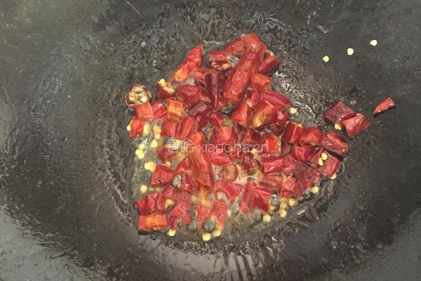 荷兰豆炒腊肉的做法图解2