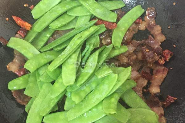 荷兰豆炒腊肉的做法图解4