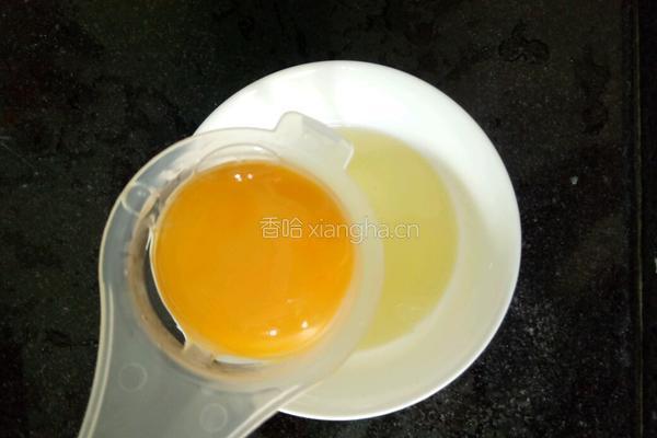 杏仁牛奶炖双蛋的做法图解1
