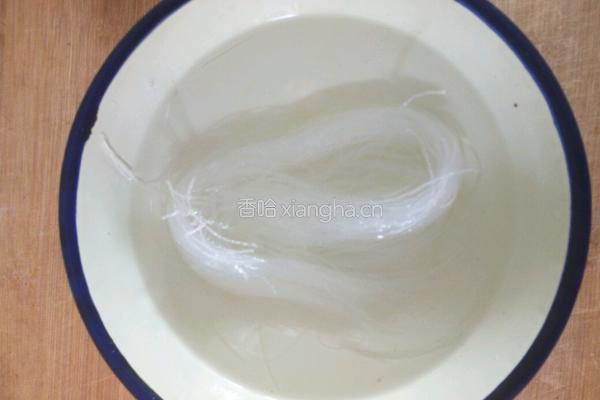 胡萝卜拌粉丝的做法图解3