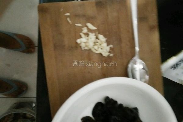凉拌木耳的做法图解1