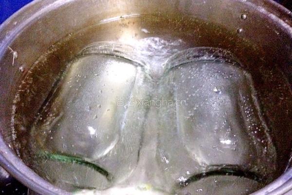 冰糖杏罐头的做法图解3