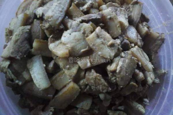 板栗绿豆沙肉粽。板栗蛋黄绿豆沙肉粽的做法图解2