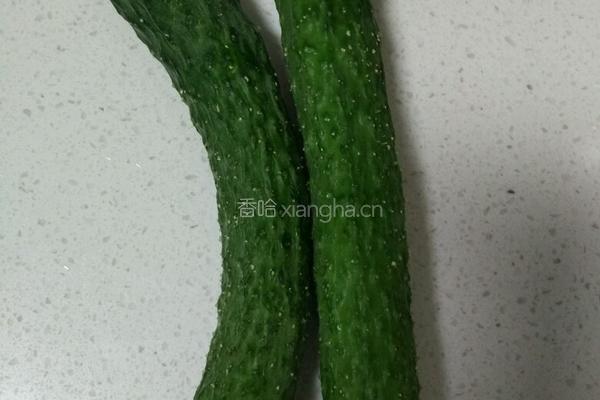 凉拌黄瓜的做法图解1