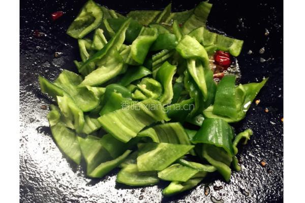 青椒炒腊肉的做法图解7