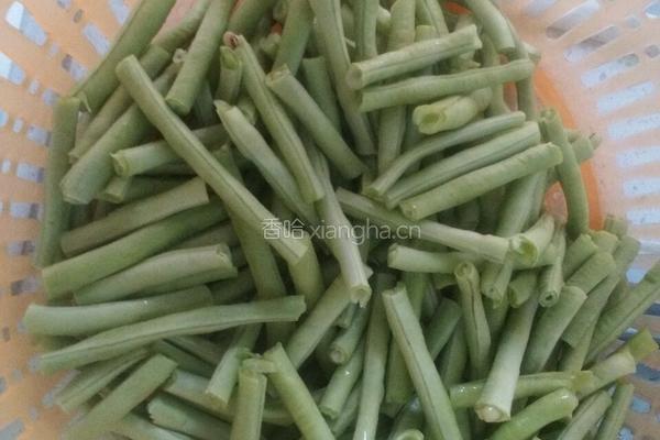 蒜子缸豆的做法图解1