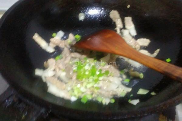 辣椒肉丝汆面的做法图解3