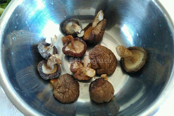 猪肉香菇小白菜馅馅饼的做法图解3