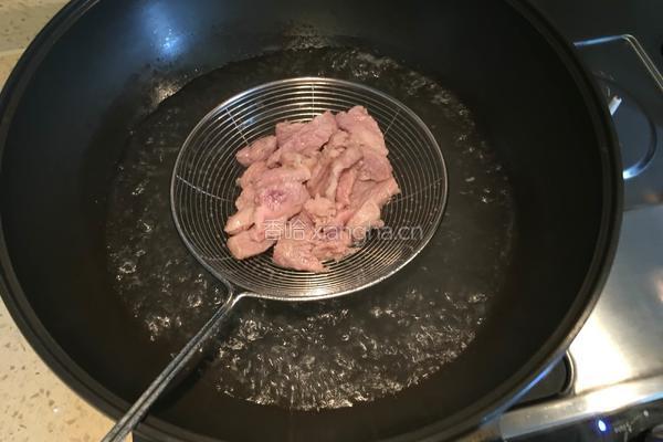 肉片炒红蘑的做法图解4