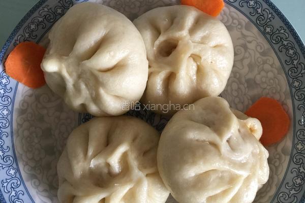 芹菜胡萝卜肉包子