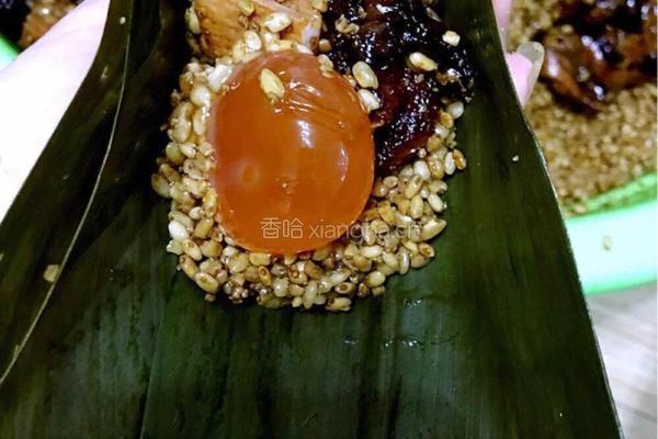 蛋黄肉粽之枕头粽的做法图解4