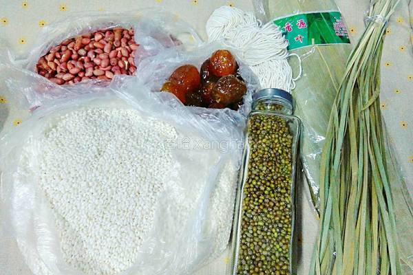 绿豆花生蜜枣粽(三角粽)的做法图解1