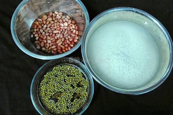 绿豆花生蜜枣粽(三角粽)的做法图解3