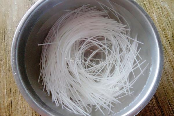 卷心菜炖粉条的做法图解3