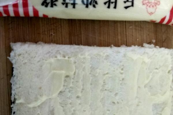 蓝精灵土司卷的做法图解5